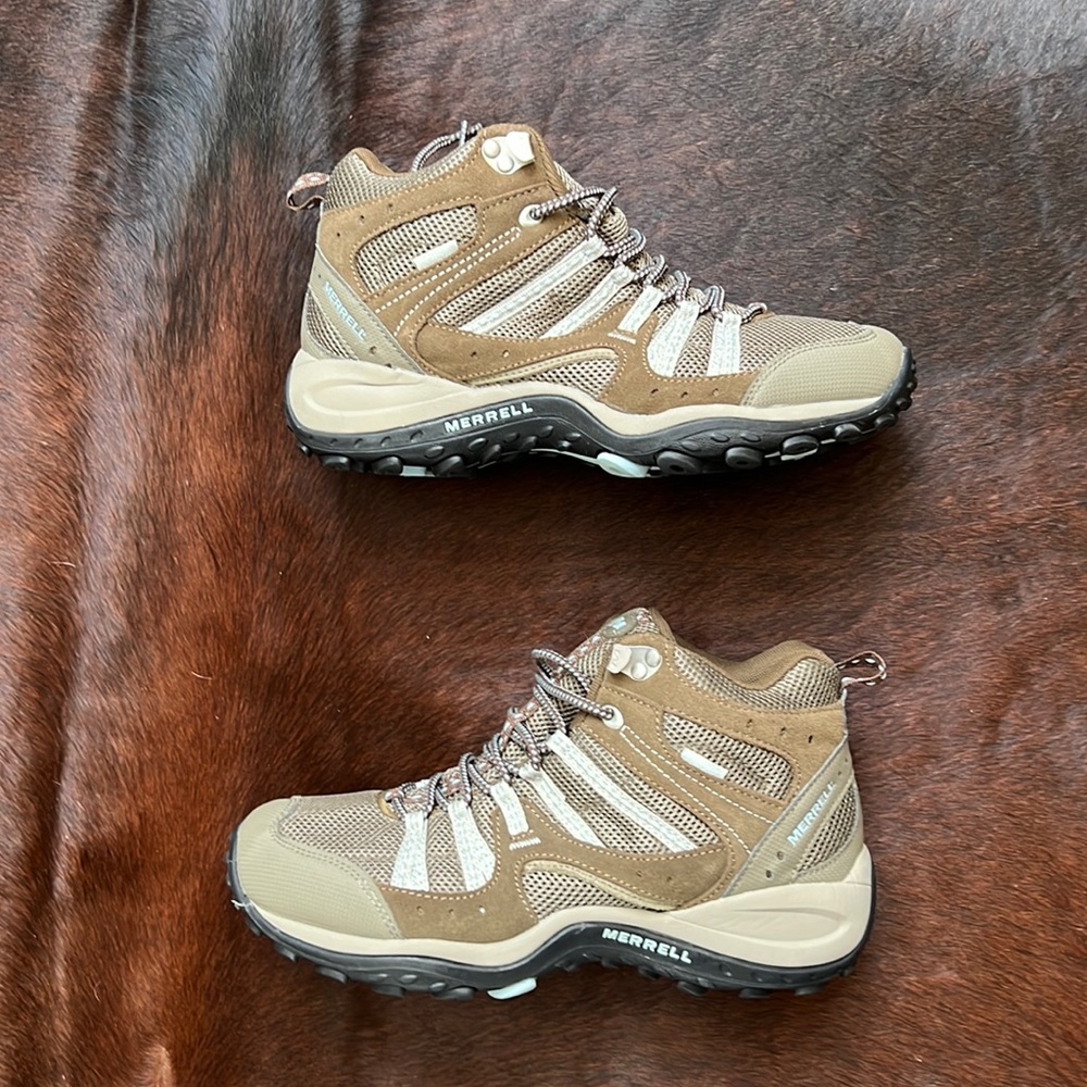 Women’s Merrell mid boot